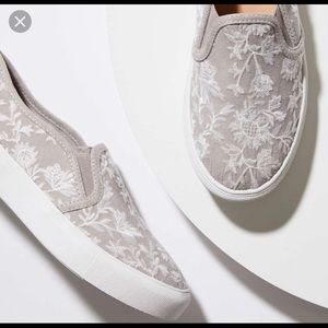 LOFT like new! floral embroidered slip on shoes